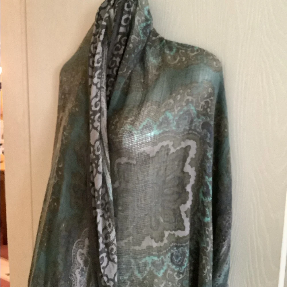 Sarong wrap scarf coverup. Grey fringe OS 💐versatility good condition 🍷